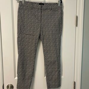 White House Black Market Ladies Capri Pant Sz 4P, NWOT